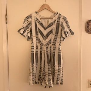 Romantic Anthropologie romper with ruffle sleeves | Size 6